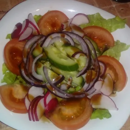 Салат овощной с соевым соусом
