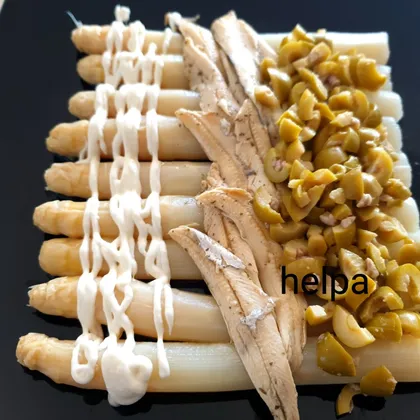 Испанские тапас с маринованной хамсой, спаржей и оливками