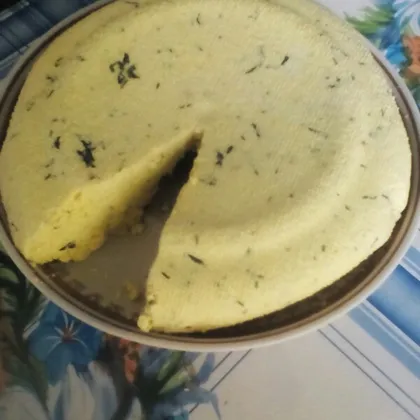 Домашний сыр с зеленью и чесноком