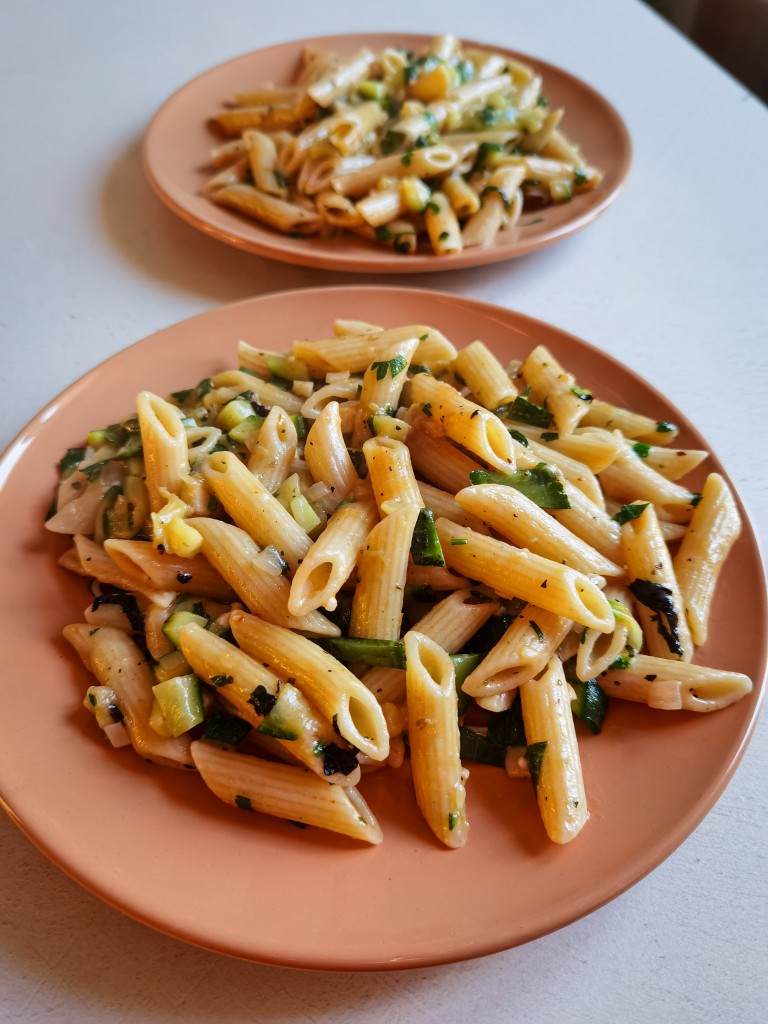 Пенне с кабачком (цукини) и базиликом