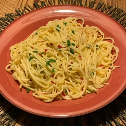Спагетти алио, олио и пеперончино