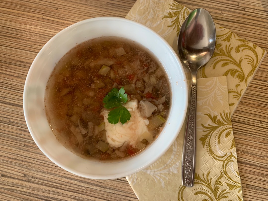 Грибной суп на говядине со сметаной