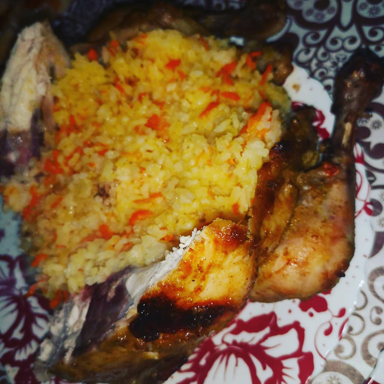 Курица, фаршированная рисом и черносливом