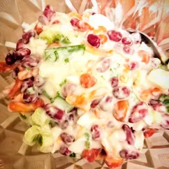 Быстрый и вкусный салат с фасолью и опятами