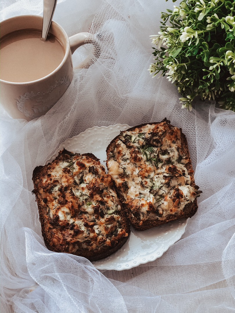 Бутерброды с творогом и сыром