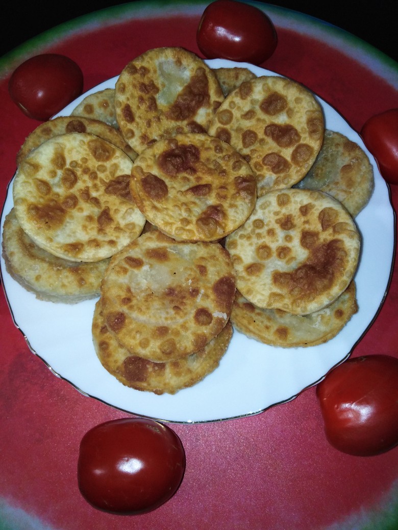 Пирожки-бомбочки с помидорами🍅💣