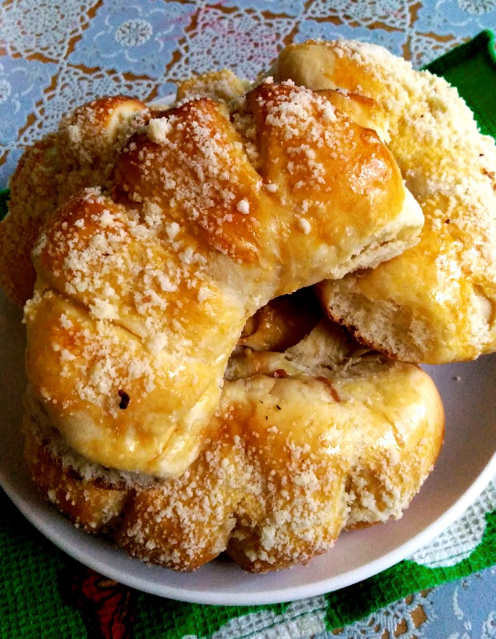 Булочки с варёной сгущёнкой