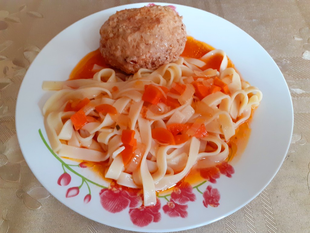 Котлеты из курино-свиного фарша в подливе