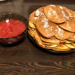 🥞ППЗавтрак ПП🥞Оладьи на кукурузной 🌽муке с яблоками🍏🍏 и перетертой клубникой🍓