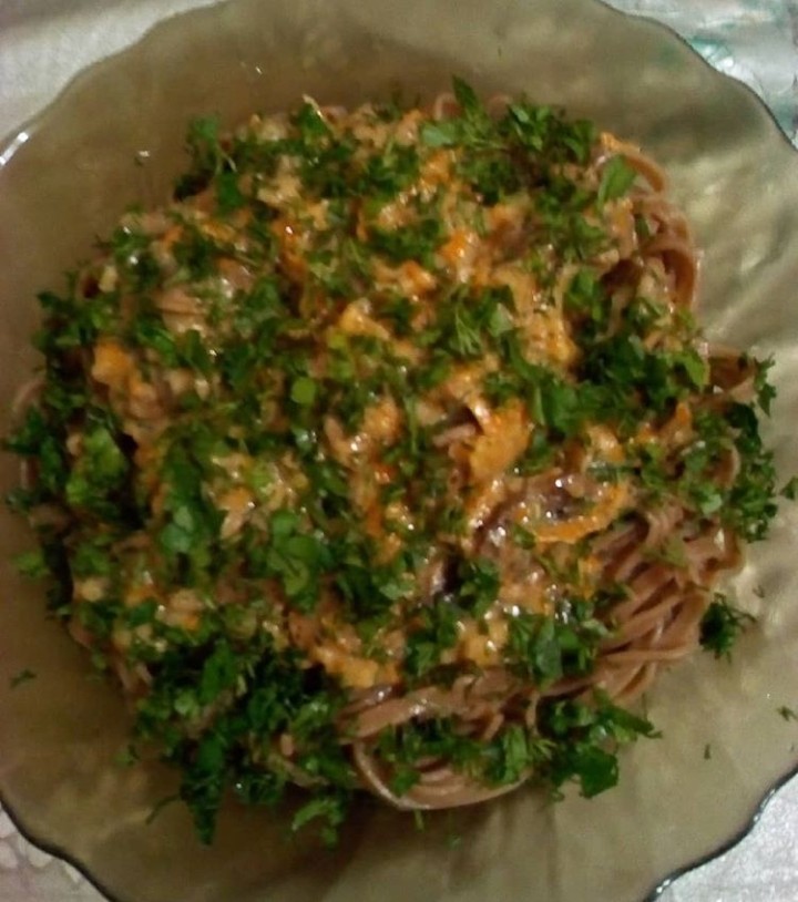 Гречневая лапша и грибочки в сливочном соусе