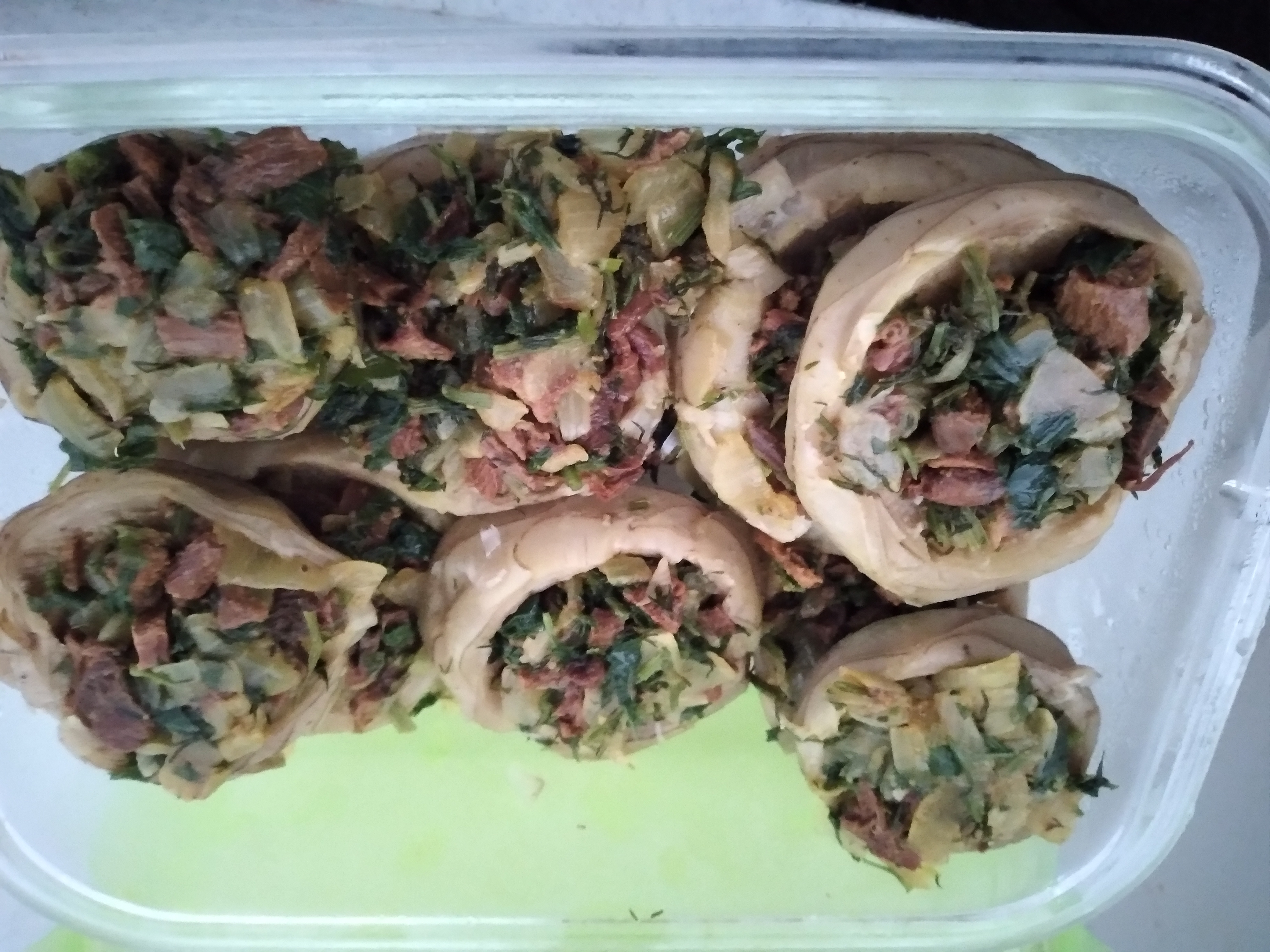 Донышки артишоков, фаршированные грибами