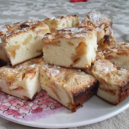 Шарлотка с яблоками