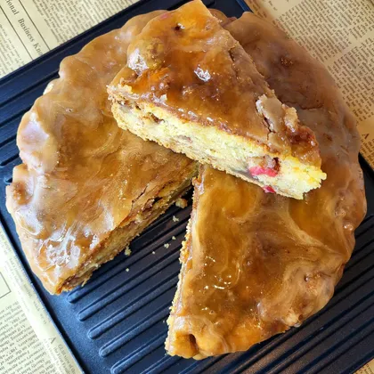 Пирог с клюквой, яблоком и сладко-соленой карамелью