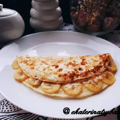 Сладкий омлет с бананом и сыром🍌🧀