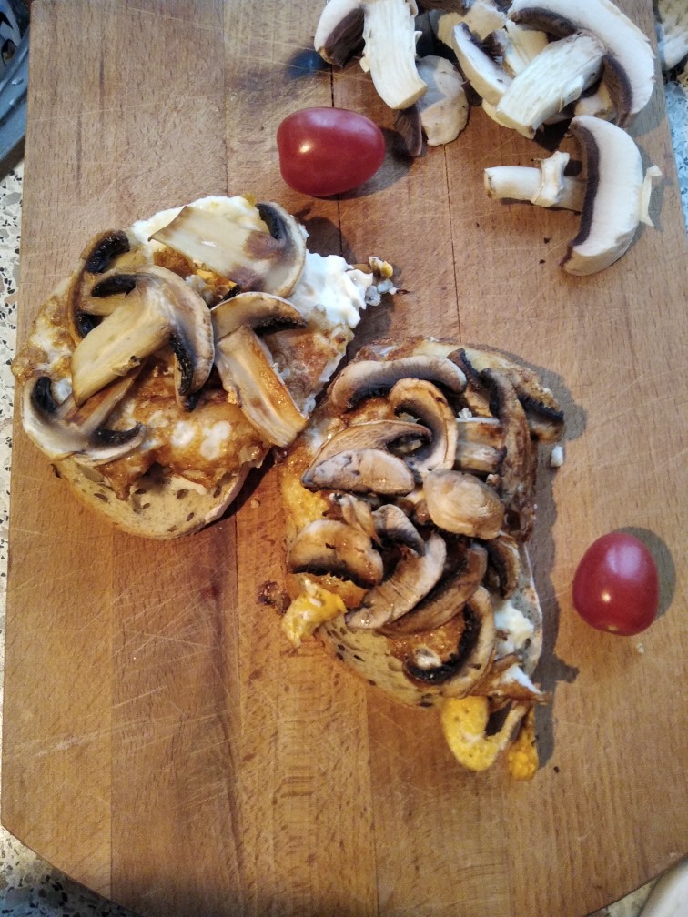 Бутерброд с грибами