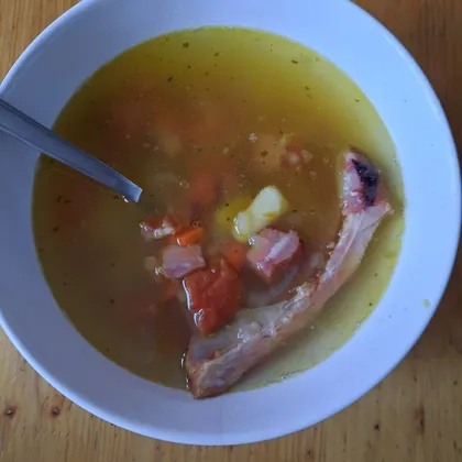 Гороховый суп с копчёными рёбрами
