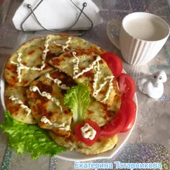 Лепешки из творога, сыра, яиц, свежей зелени