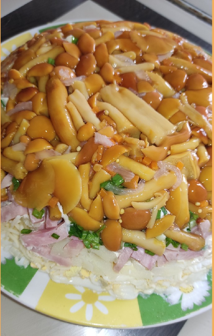 Салат «Грибное лукошко» с опятами — рецепт с фото