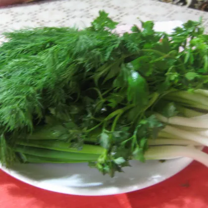 Салат из джусая и первой зелени 'Самый ранний витамин'