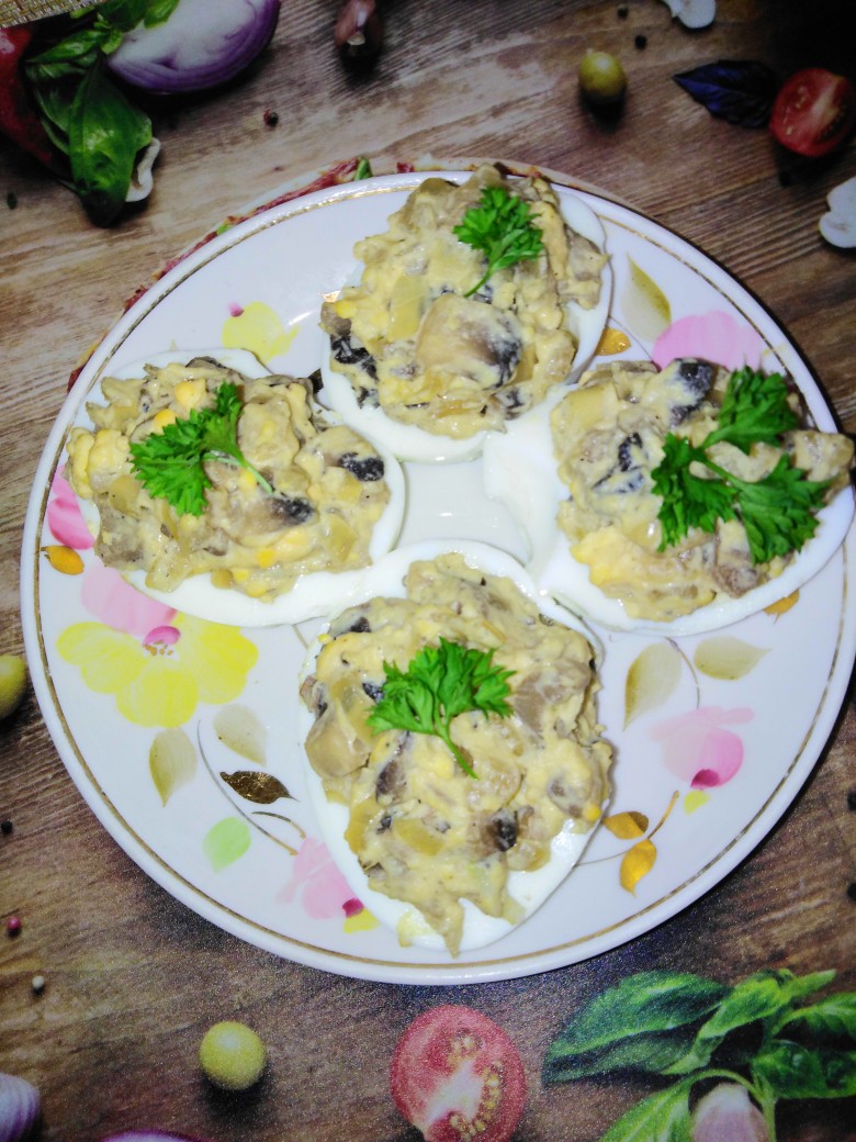 Яйца, фаршированные грибами