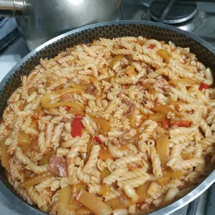 Макароны с тушёнкой и лечо