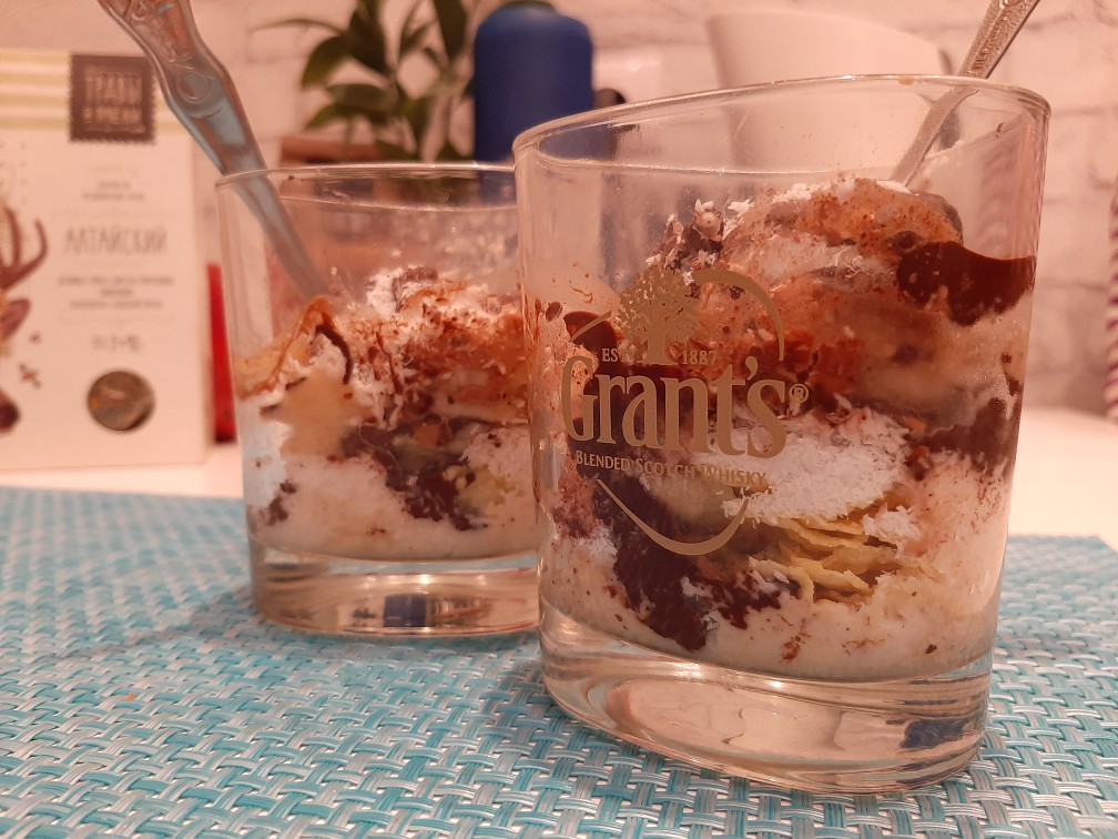 Десерт мороженое