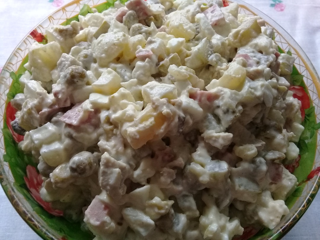 Салат "Оливье" с вареным мясом