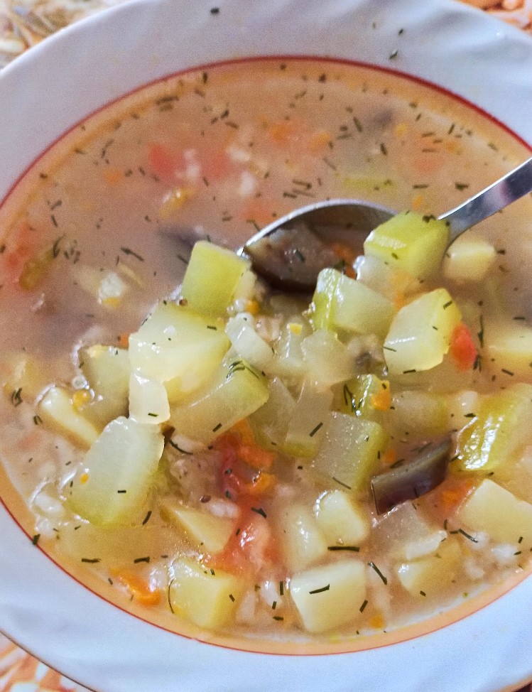 Суп из говядины с баклажанами: рецепт - Лайфхакер