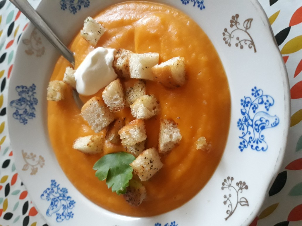 Тыквенный суп с сухариками