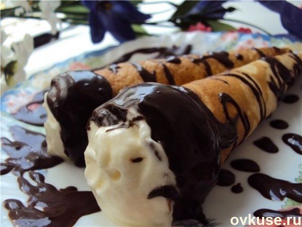 Блинные трубочки с творогом и шоколадом