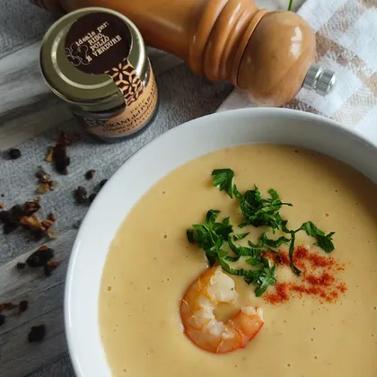 Картофельный крем-суп с креветками и сыром