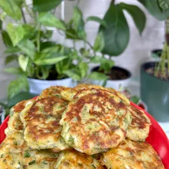 Ленивые пирожки с зеленью, яйцом и сыром