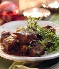 Тушеное мясо в вине