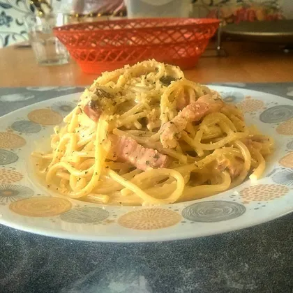 Спагетти с беконом в сливочном соусе
