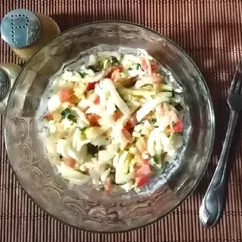 Салат из пекинской капусты с огурцами и помидорами