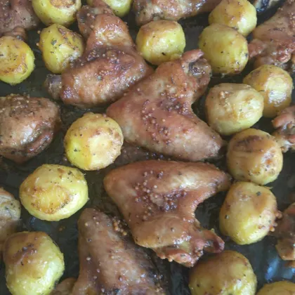 Куриные крылышки в медовом соусе с картофелем