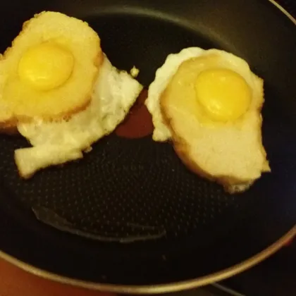 Бутерброд с яйцом на завтрак