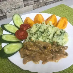 Бефстроганов с картошкой😋