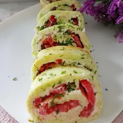 Кабачковый рулет с сыром и помидорами