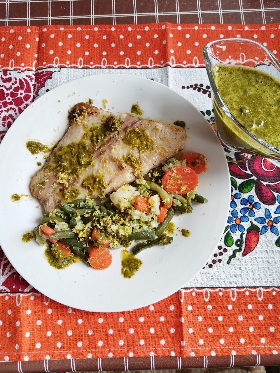 Рыба с чермулой и овощами