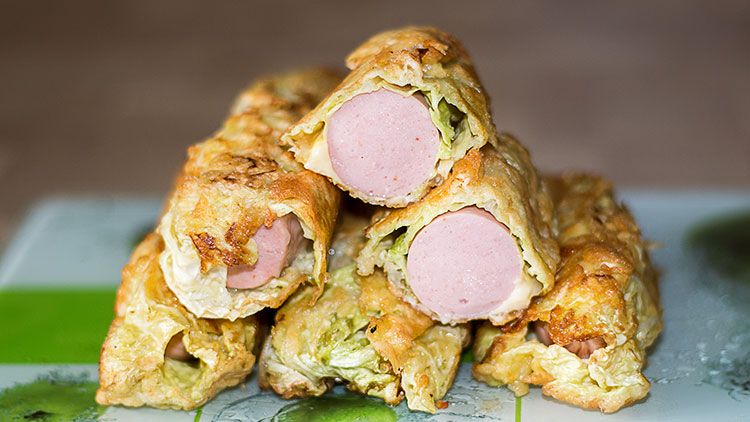 Капустные рулетики с сосиской за 5 минут