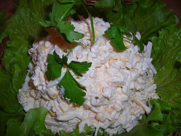 Салат из кальмаров с плавленным сырком: вкусное и легкое рецепт