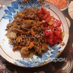 Гречка с овощами и шкварками