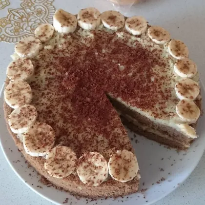 Бисквитный торт с бананами