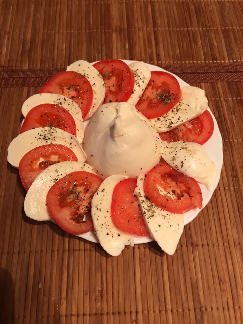 Капрезе с Бурратой
