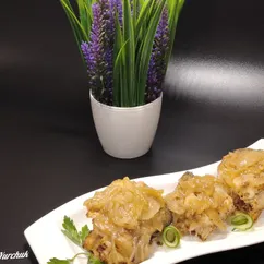 Минтай в духовке на луковой подушке