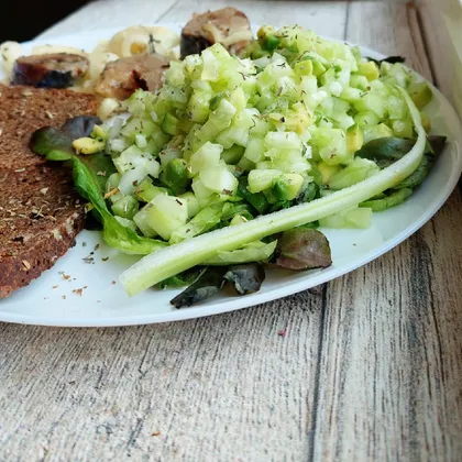 Салат с авокадо и сельдереем