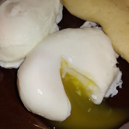 Яйцо пашот с хлебный лепешкой #школа