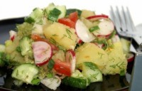 Салат с макаронами, помидорами и кабачками