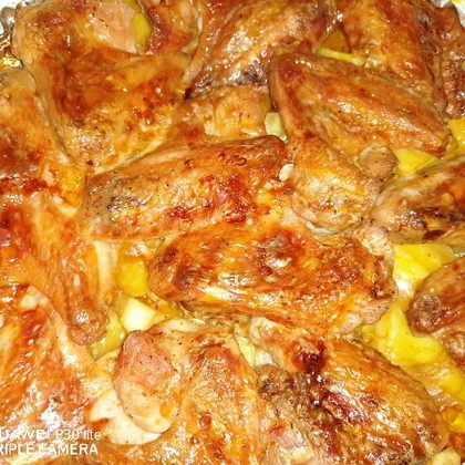 Куриные крылышки в чесночном маринаде...с картофелем